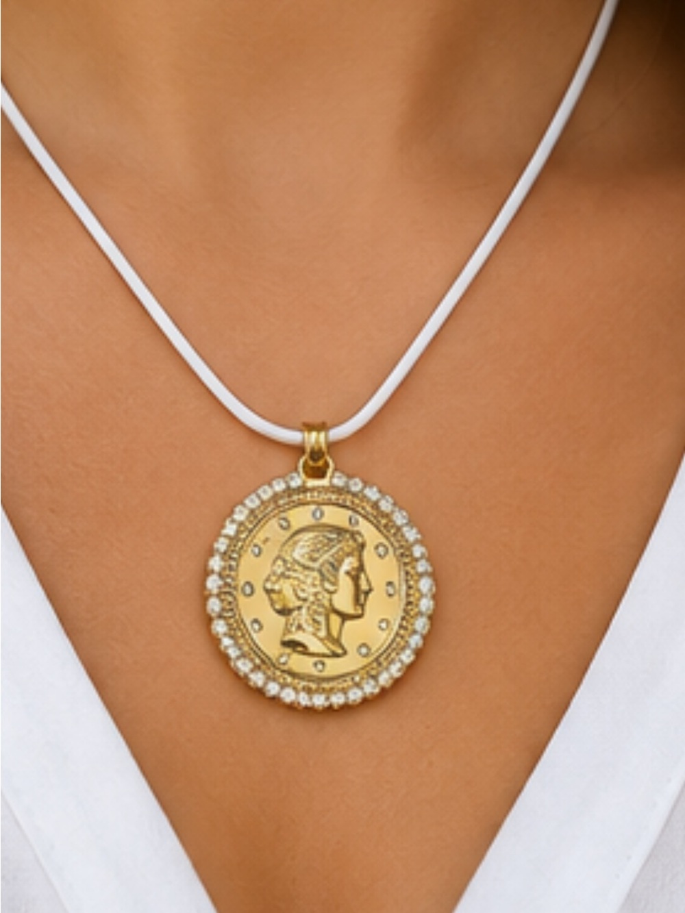 Vintage Inspired Coin Medallion Pendant Necklace NWOT